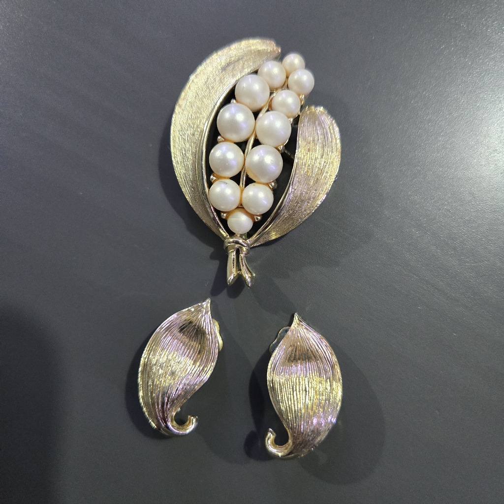 Lisner Brooch Brushed Gold Tone Faux Pearls Corn Cob Flower Leaf Pin Set 20$